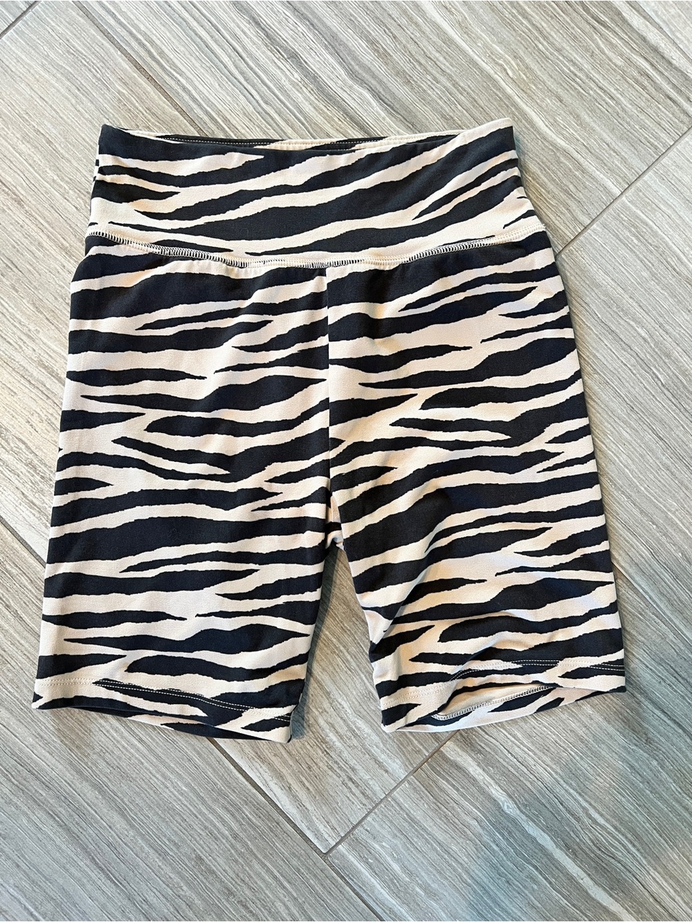 American Eagle Zebra Print High-Waist Bike Shorts - Black & Cream size small